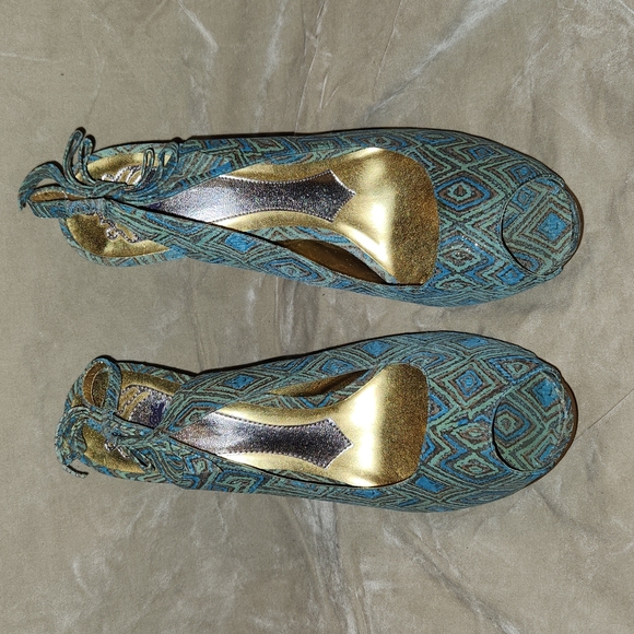 Hale & Bob Heels - Picture 2 of 5